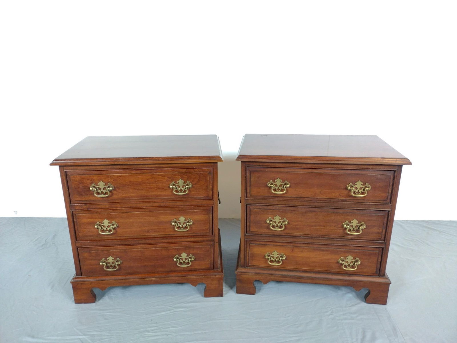 Pair Of Pennsylvania House Night Stands (1 of 7)
