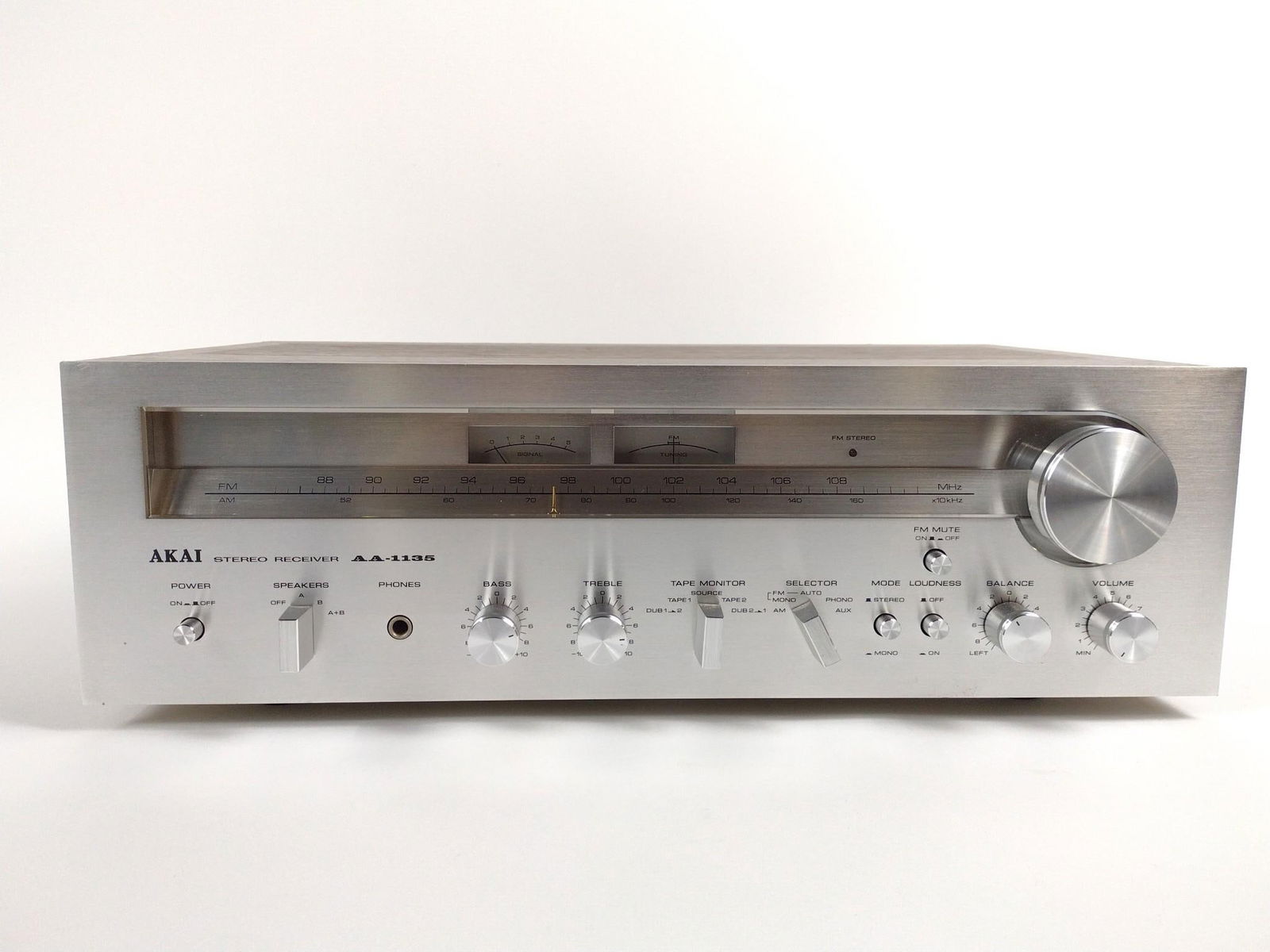 Akai Stereo Receiver AA-1135 (1 of 6)