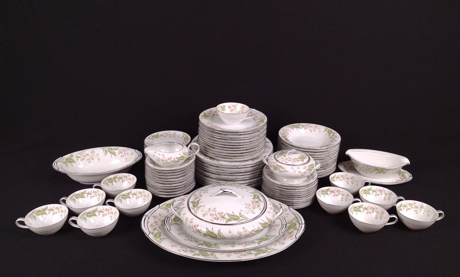 88 Pcs Noritake Pandora Dinner Service (1 of 6)