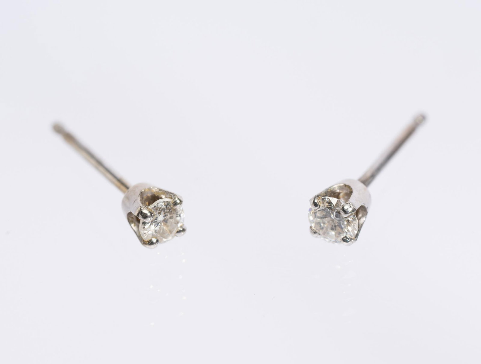14K White Gold Diamond Stud Earrings: Approximately .10 carat each. Clarity SI1, Color H-I.