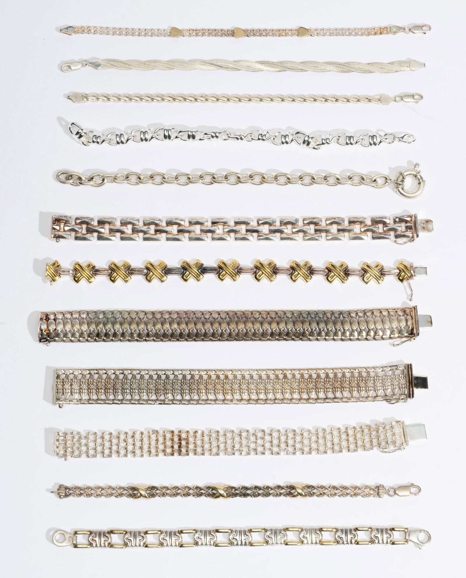 12 Sterling Silver Bracelets: All are various forms of silver chain bracelets 7" to 7.5". One an unmarked anchor style chain, 25 grams. Gold where seen is vermeil. Many are manufactured by Milor, Italy. Total weight of 5.1 troy ou