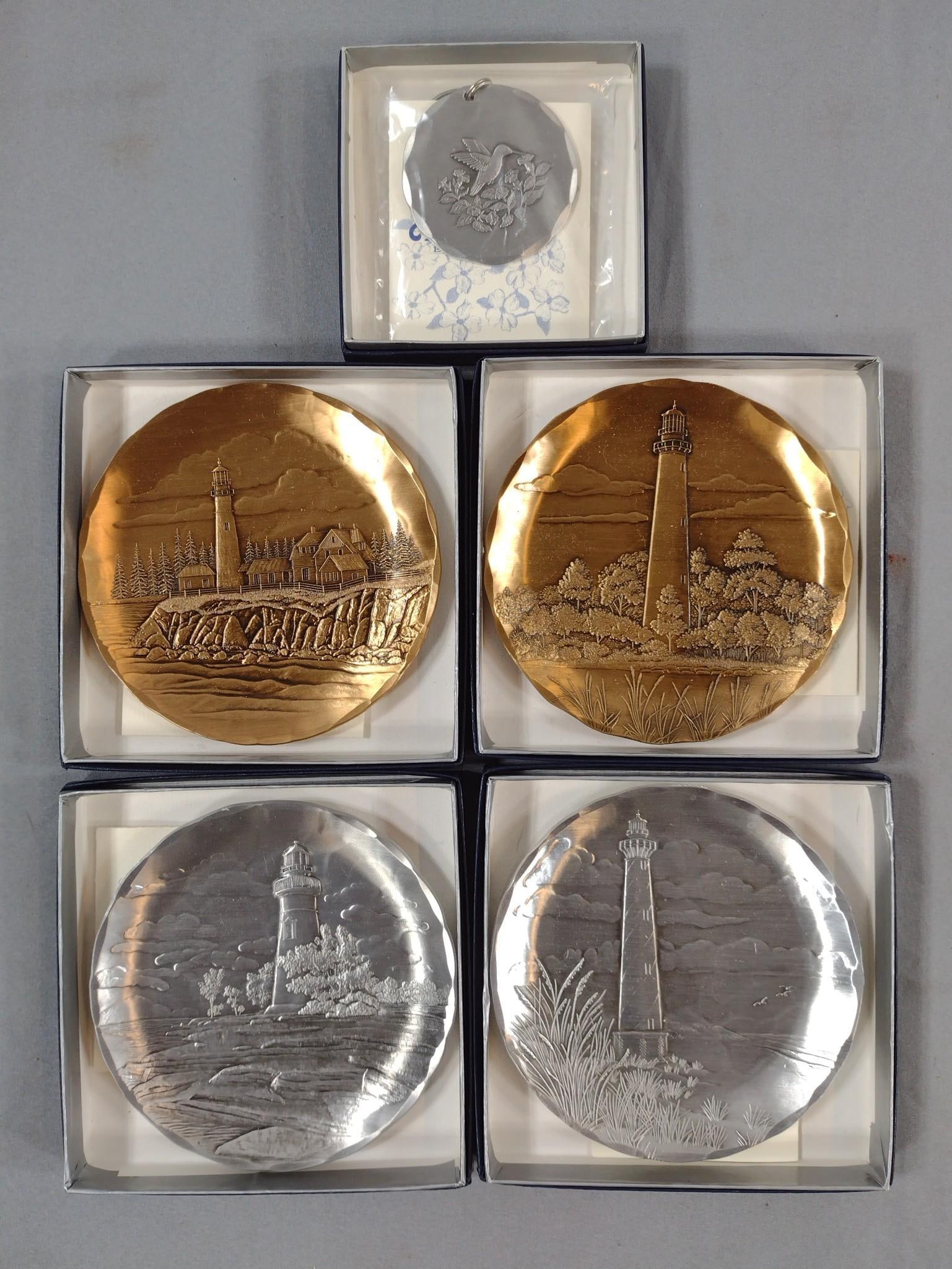 5 Pcs Wendell August Forge Bronze and Pewter: All with original box. 2-1/4" to 4-1/2" diameter.