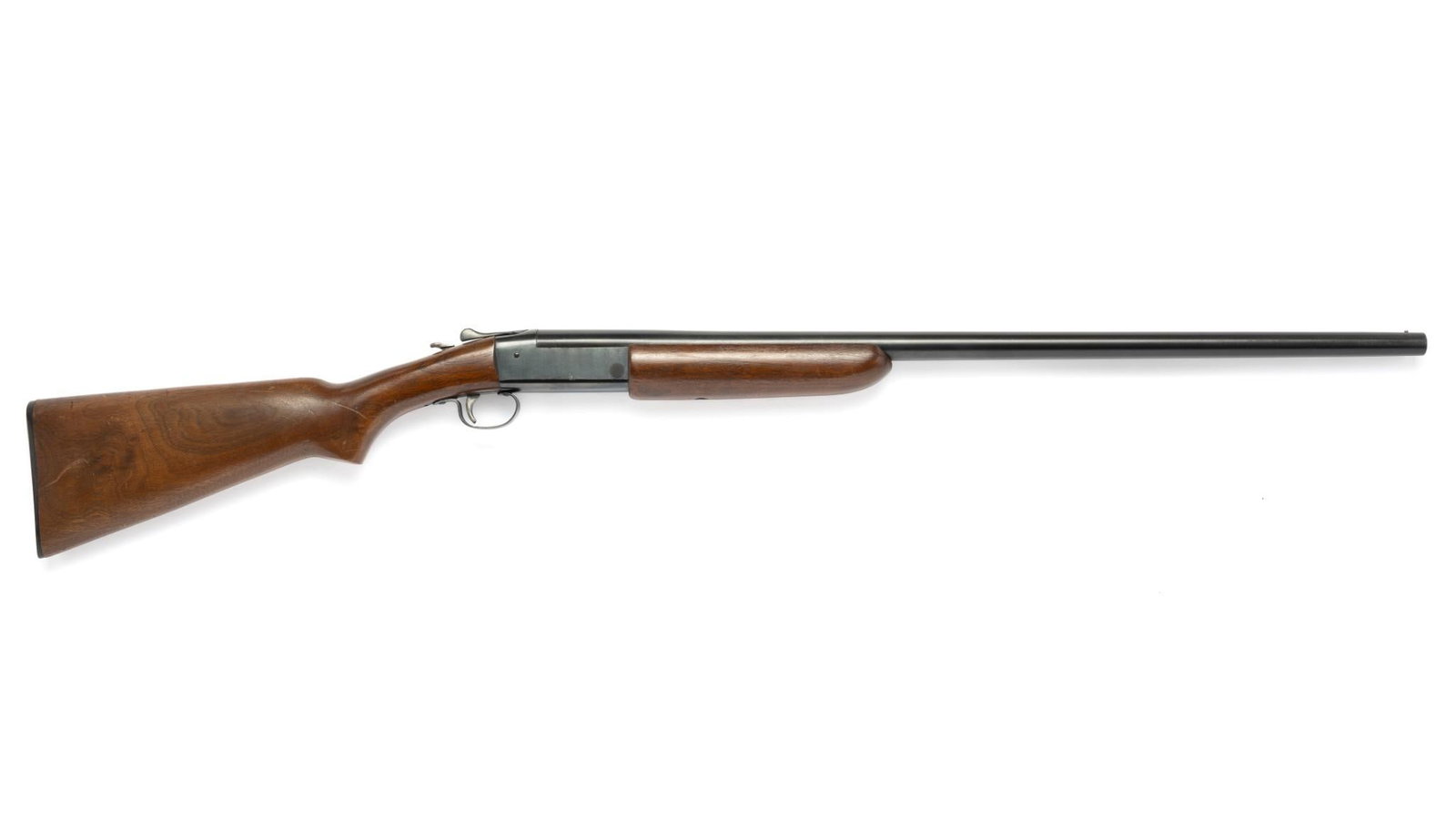 Winchester Model 37 Single Shot Shotgun, 16 Gauge: Serial Number: NSN Design: This Winchester Model 37 single shot shotgun has a 28" barrel marked "Choke" which identifies a full choke gun. Chambered for 2 3/4" 16 gauge shells. The interior of the bar