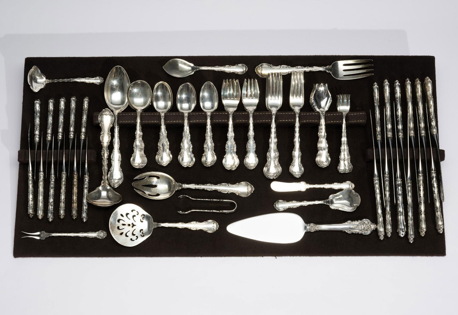 109 Pcs Gorham 'Strasbourg' Sterling Silver Flatware (1 of 5)