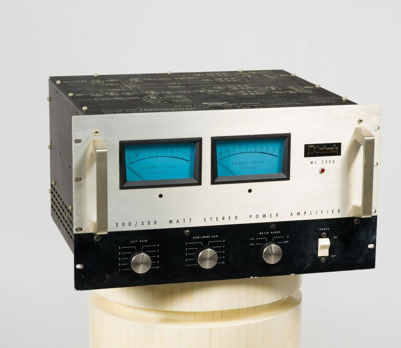 McIntosh MC 2300 (1 of 4)