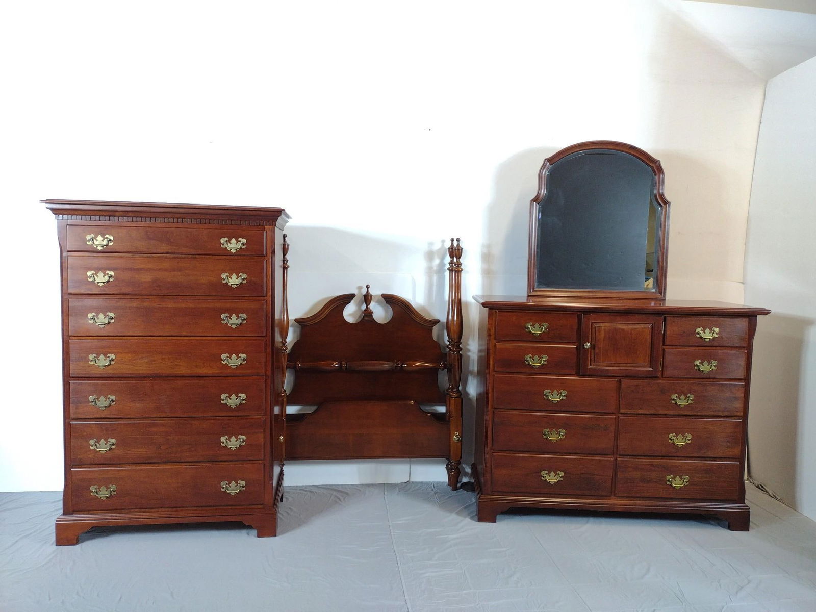 3 Pc Crescent Bedroom Set (1 of 11)