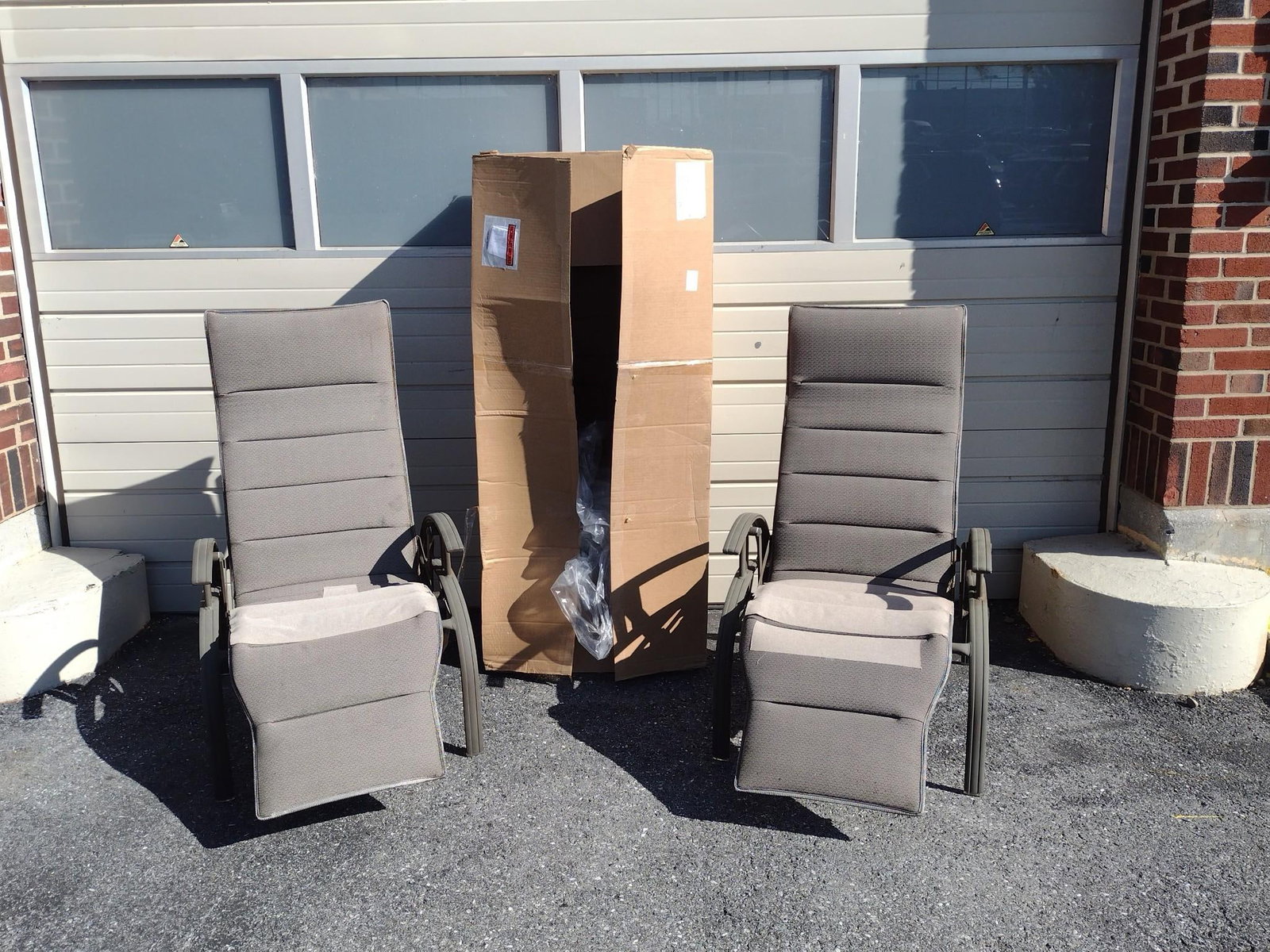 2 Homecrest Lounge Chairs: NOT ELIGIBLE FOR IN-HOUSE SHIPPING. Also includes new in box seat. Both seats have some damage to upholstery. Each 26-1/2" wide X 47" deep X 43" high.