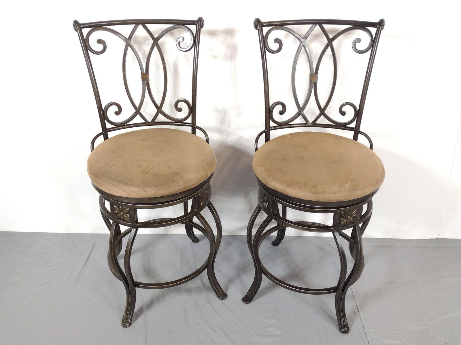 Pair King Metal Furniture Co Swivel Stools (1 of 3)