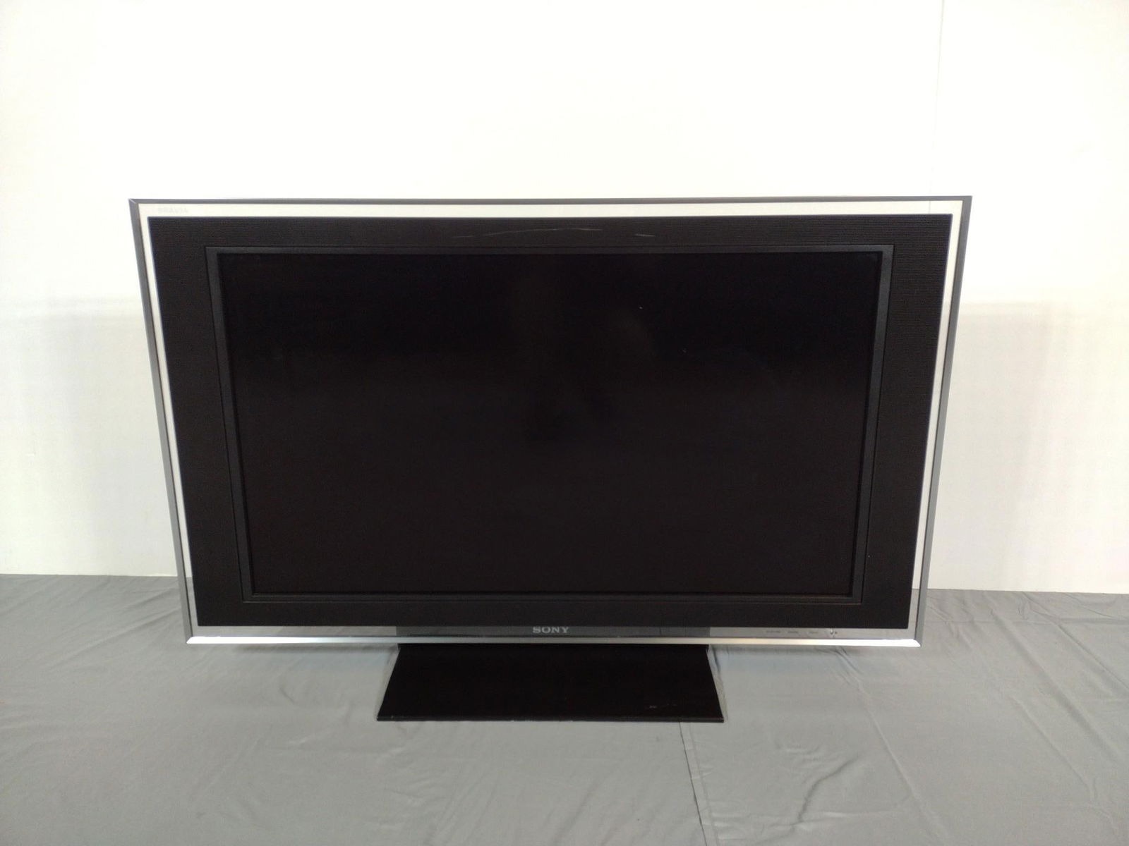 Sony Bravia 40" HDTV (1 of 5)