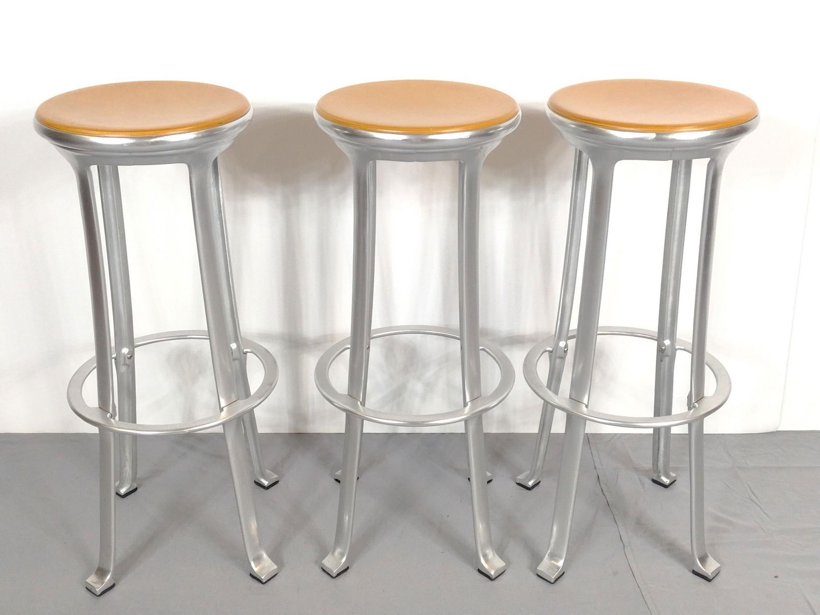 3 Indecasa Metal Bar Stools (1 of 4)