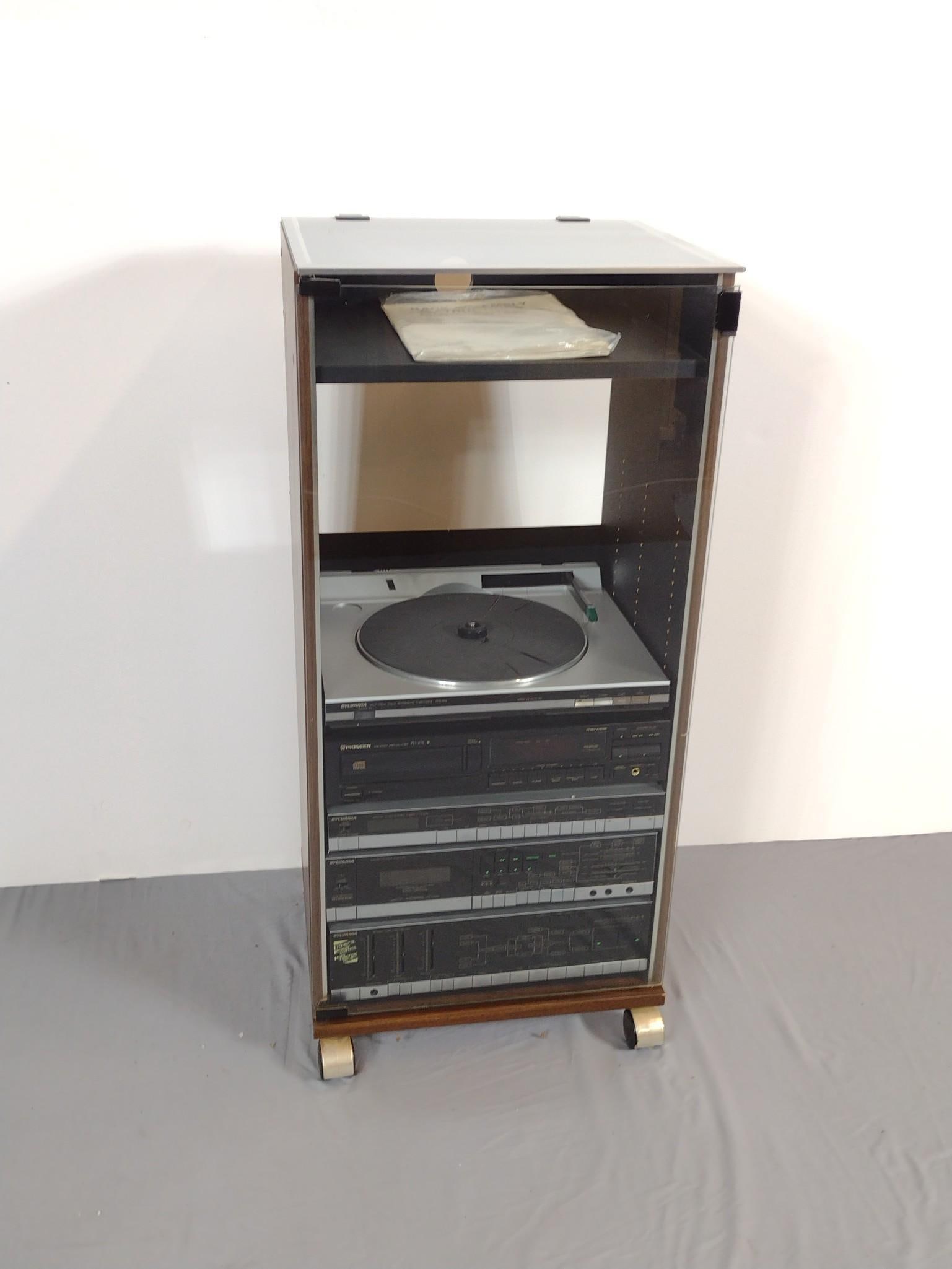 Sylvania Hi-Fi System In Cabinet (1 of 13)