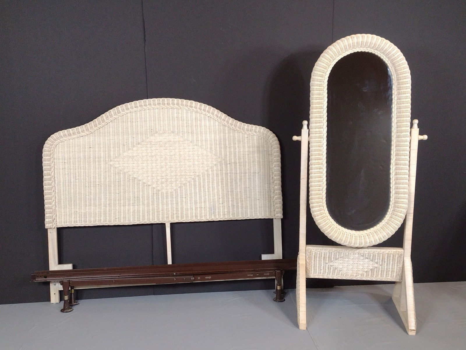 Wicker Bed & Dressing Mirror (1 of 5)
