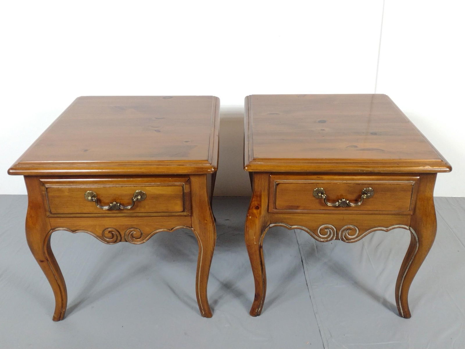 Pair Of Ethan Allen End Tables (1 of 7)