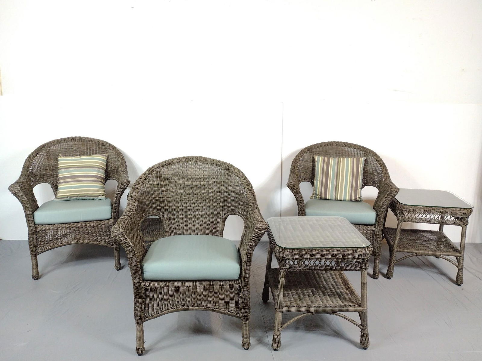 3 Outdoor Chairs & 2 Side Tables (1 of 7)