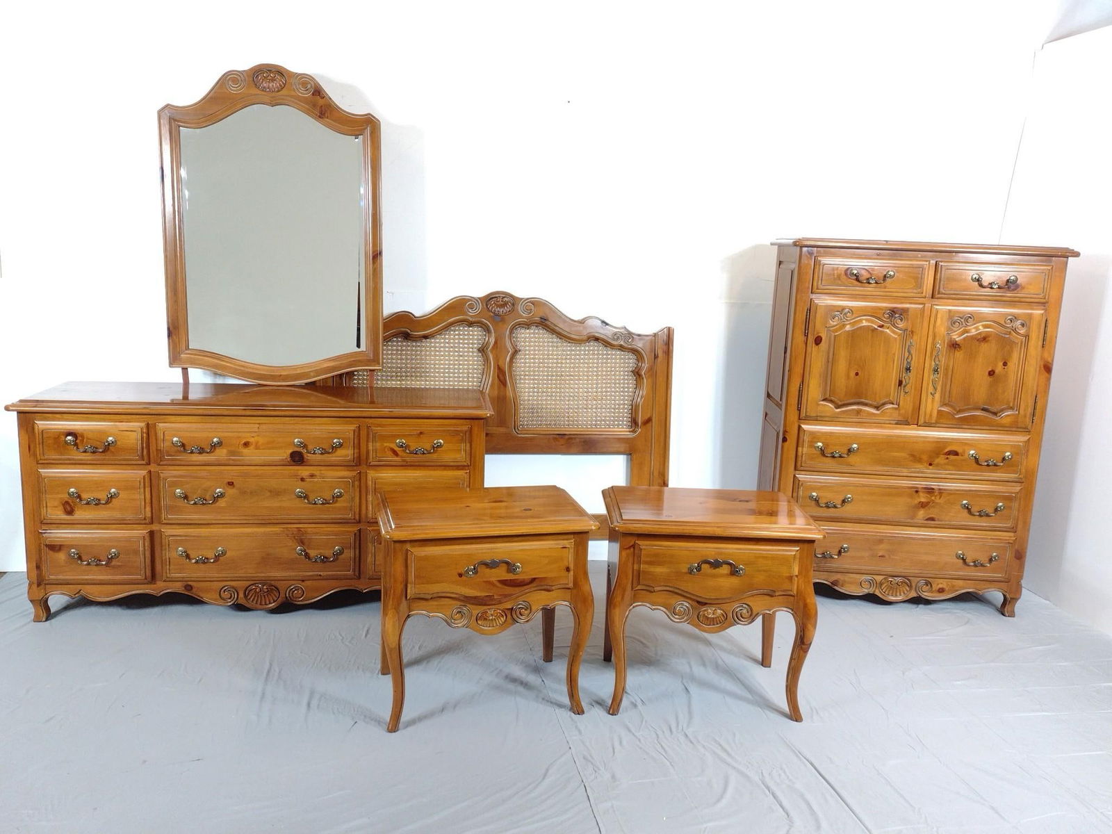5 Pc Ethan Allen Bedroom Set (1 of 13)