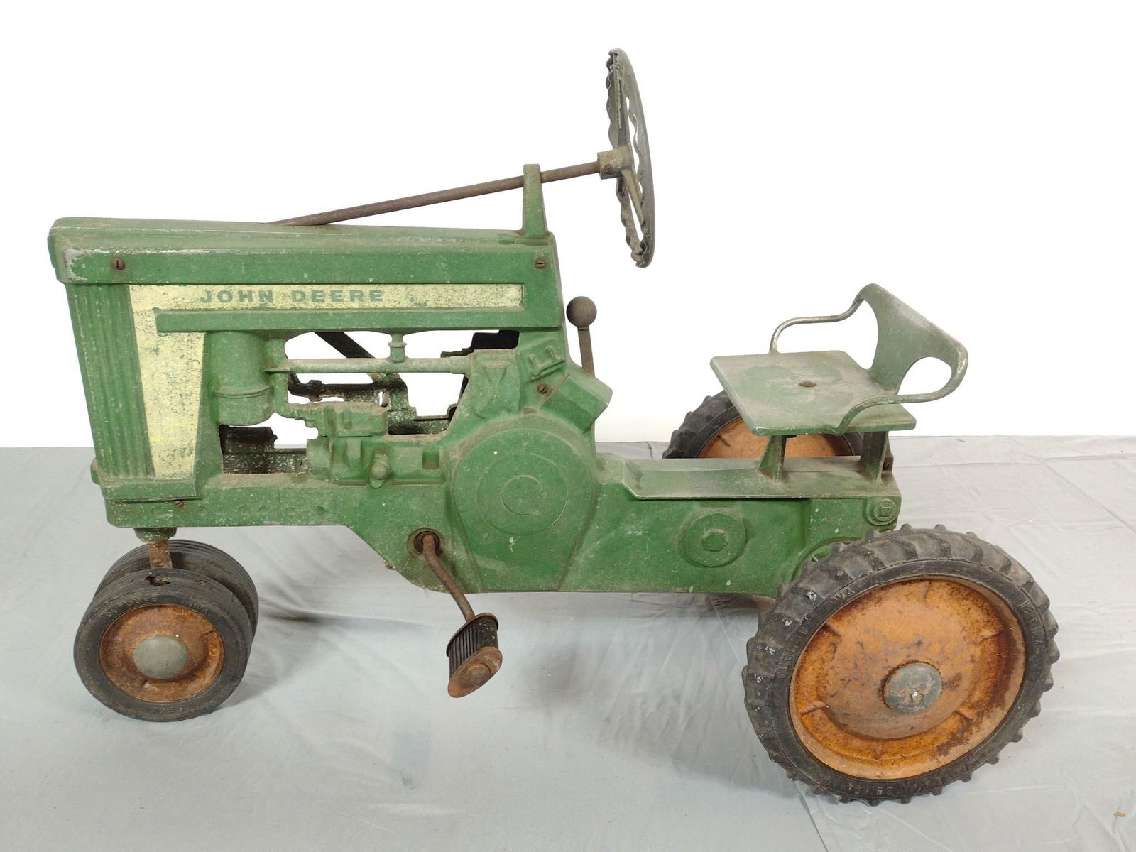 John Deere Metal Riding Toy Pedal Tractor (1 of 5)