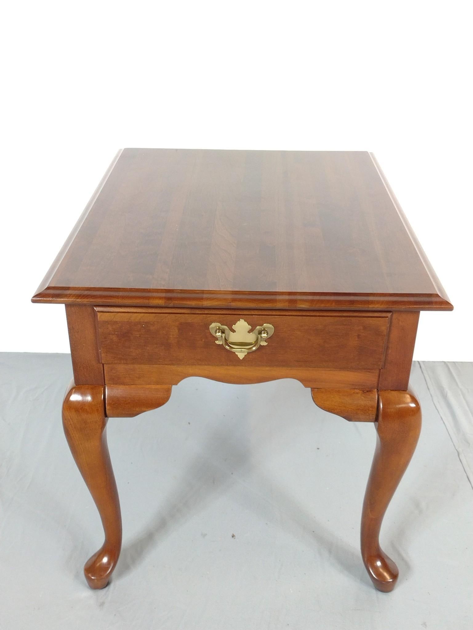 Broyhill End Table (1 of 7)