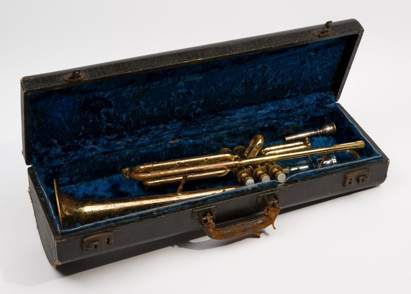 The Regent Trumpet with Case (1 of 5)