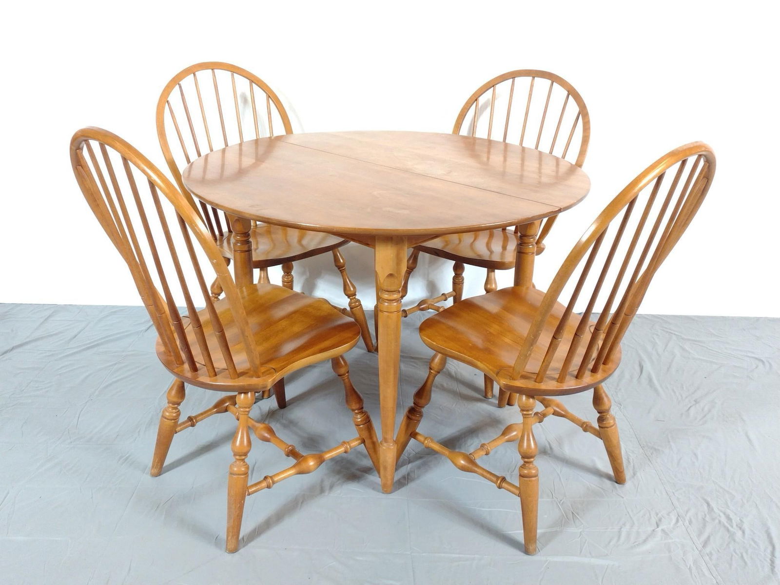 Nichols & Stone Table and Four Chairs (1 of 8)