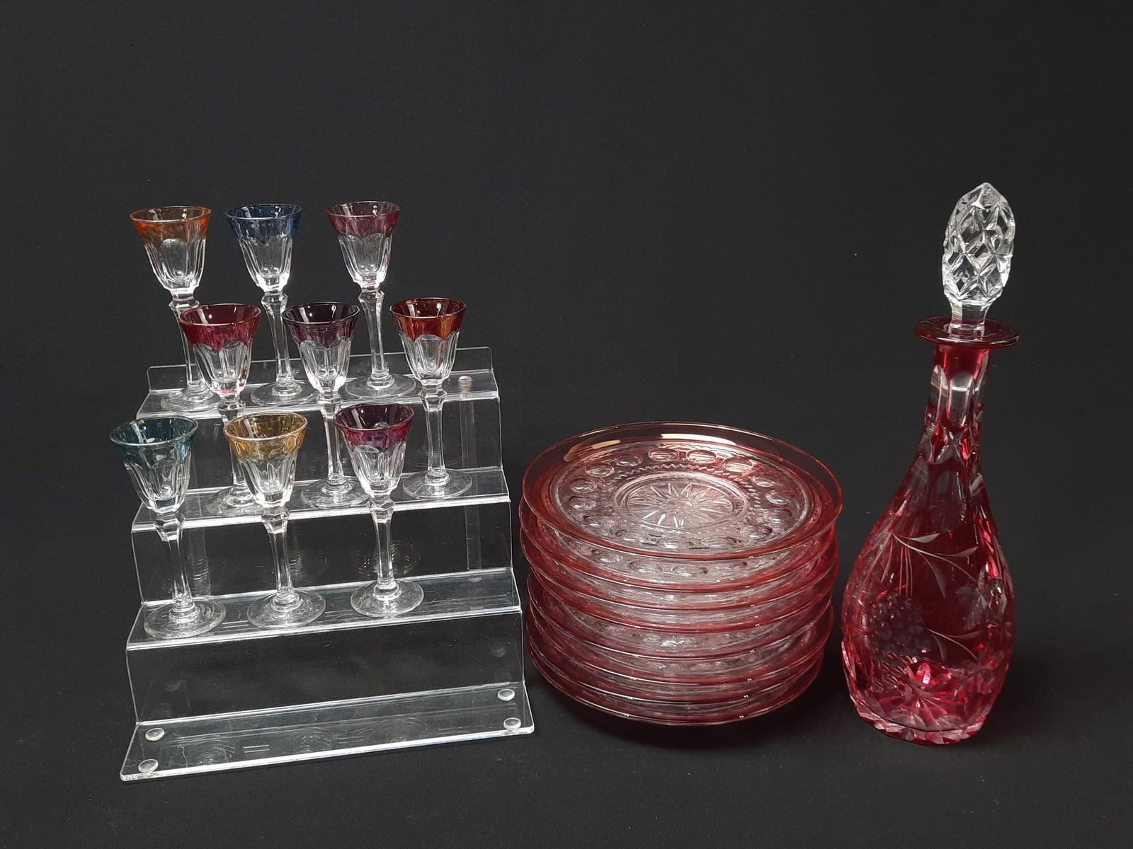 18 Pcs Colored Glass incl Decanter (1 of 2)