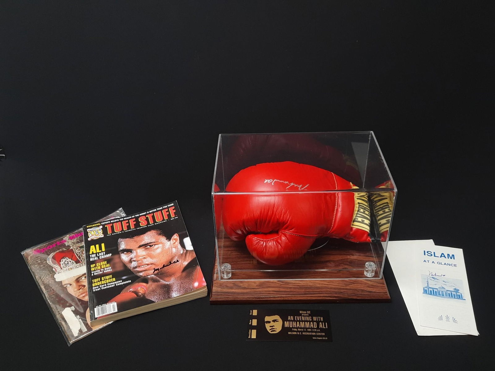 Muhammad Ali Glove w/ 2 Magazines, Booklet and Ticket (1 of 5)