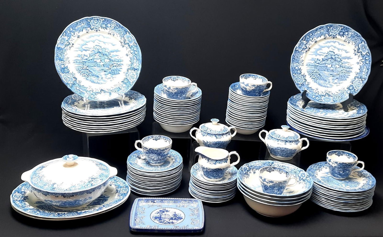 Approx. 117 Pcs Blue & White Dinner Services (1 of 3)