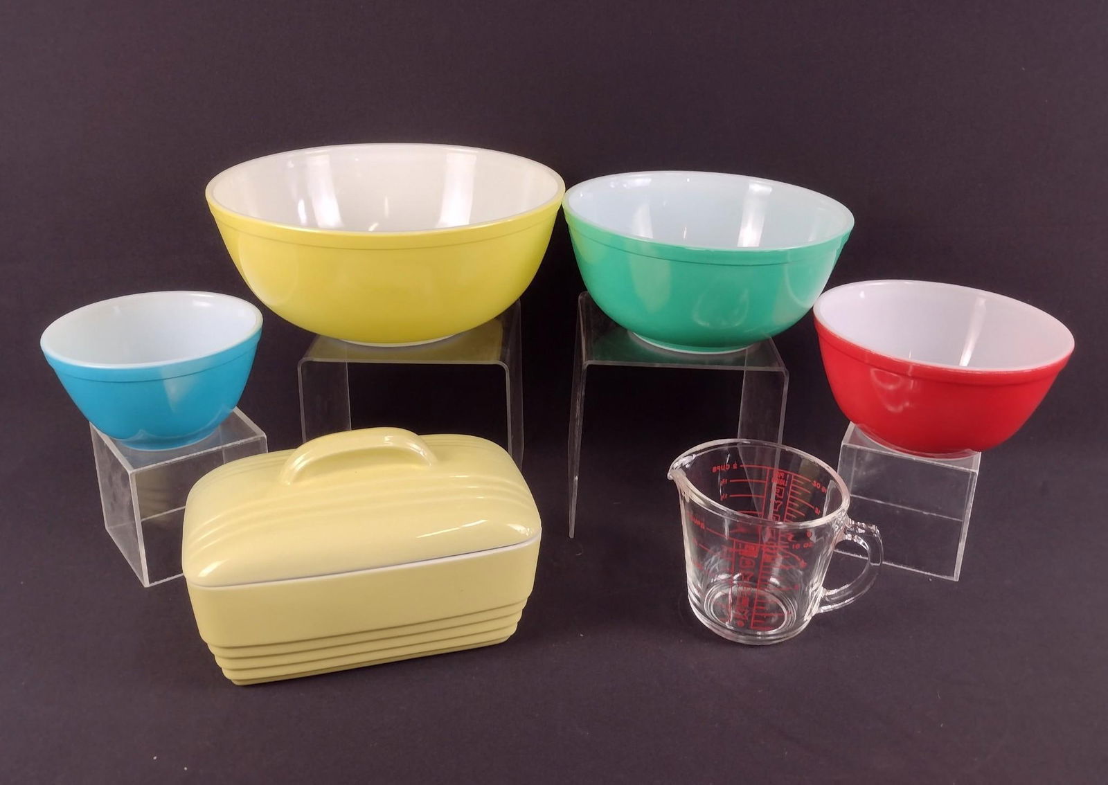 6 Pcs Kitchenware incl Pyrex: Pyrex measuring cup, set of 4 Pyrex multicolor nesting bowls, and Hall for Westinghouse covered serving dish. Largest bowl 10-1/2" x 4-1/2".