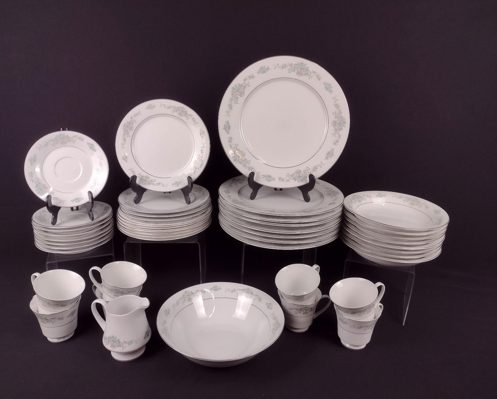 44 Pcs Dynasty Dinnerware (1 of 3)