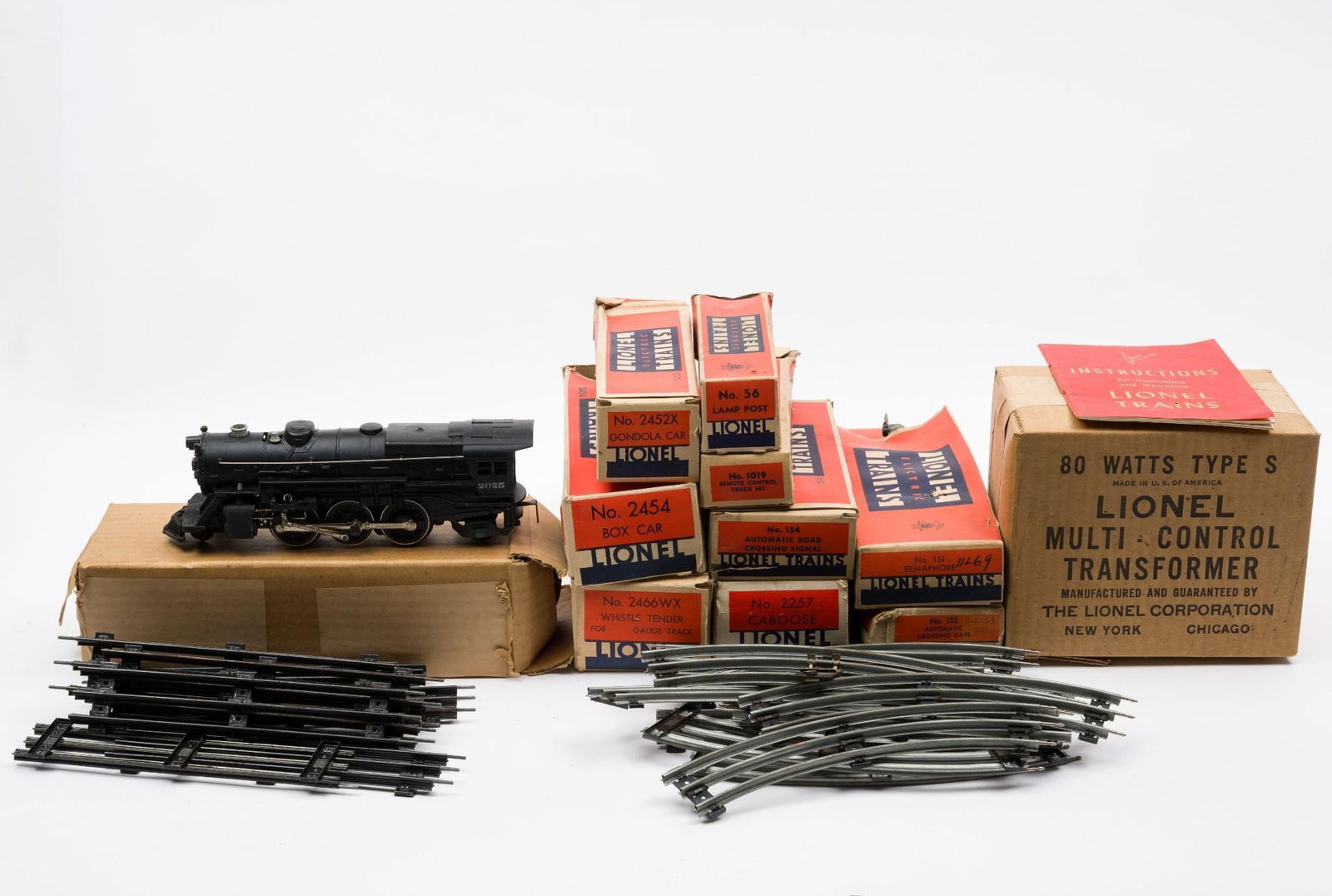 10 Lionel Train Cars, Track, and Transformer (1 of 8)