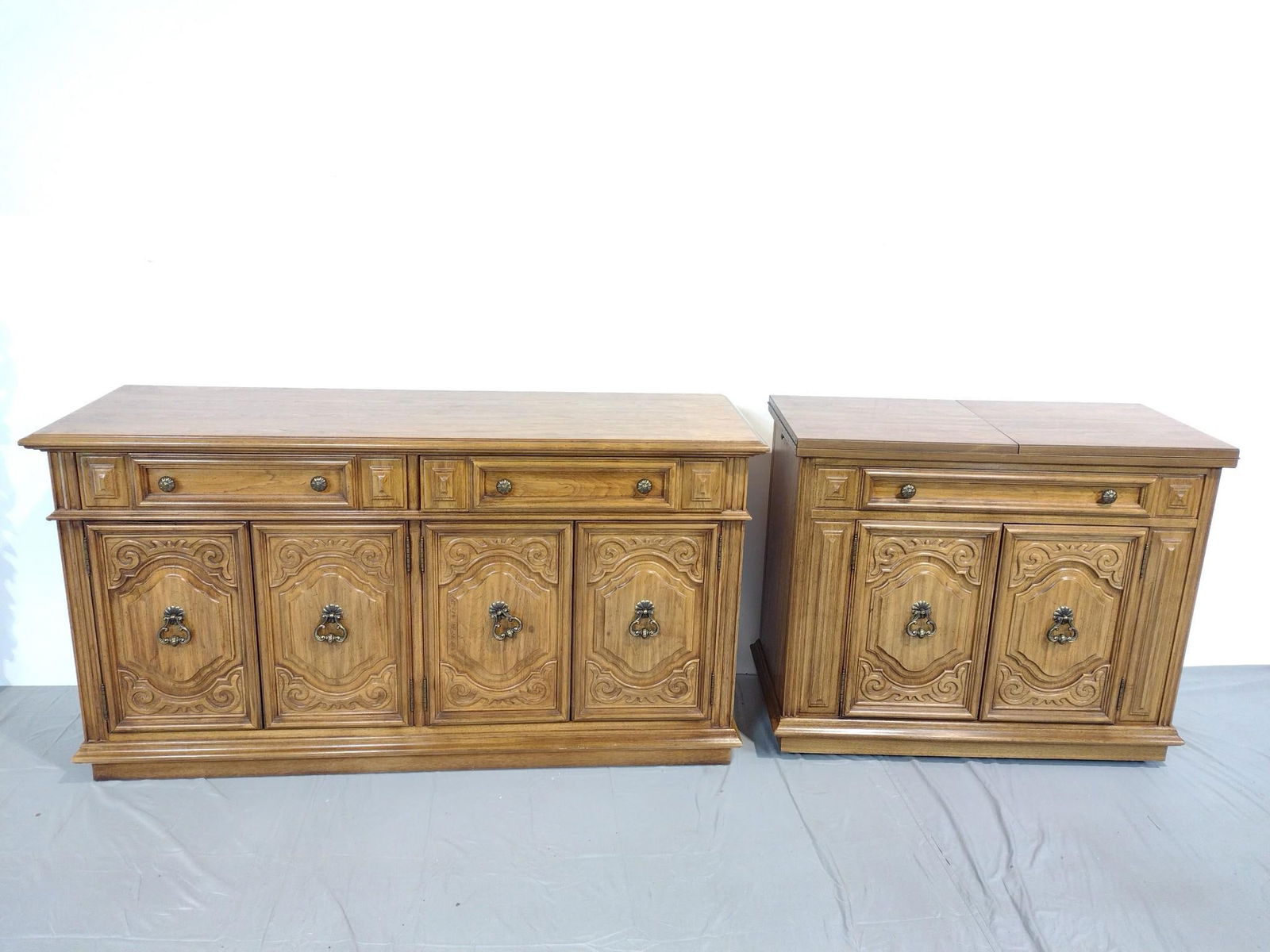 Thomasville Sideboard & Server (1 of 11)