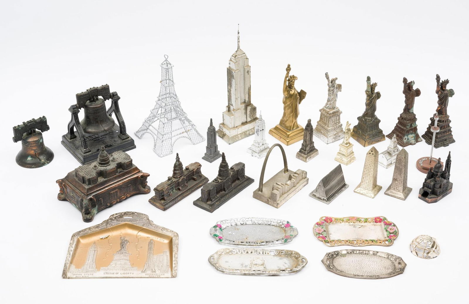 29 Tourist Souvenirs incl. Liberty Bell (1 of 5)