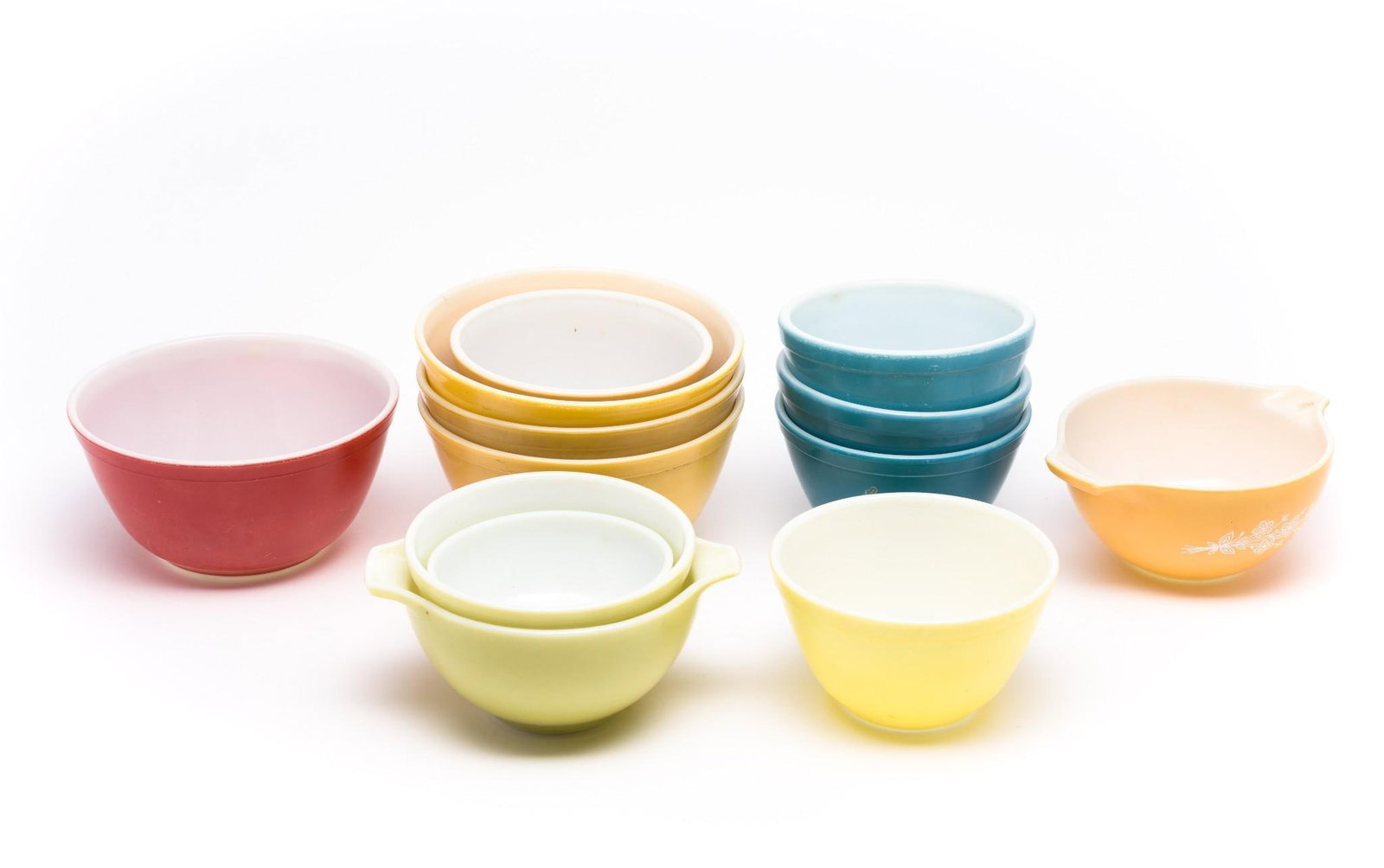 13 Pieces of Pyrex: 5" to 7" diameter. Various colors and patterns. All in good condition.