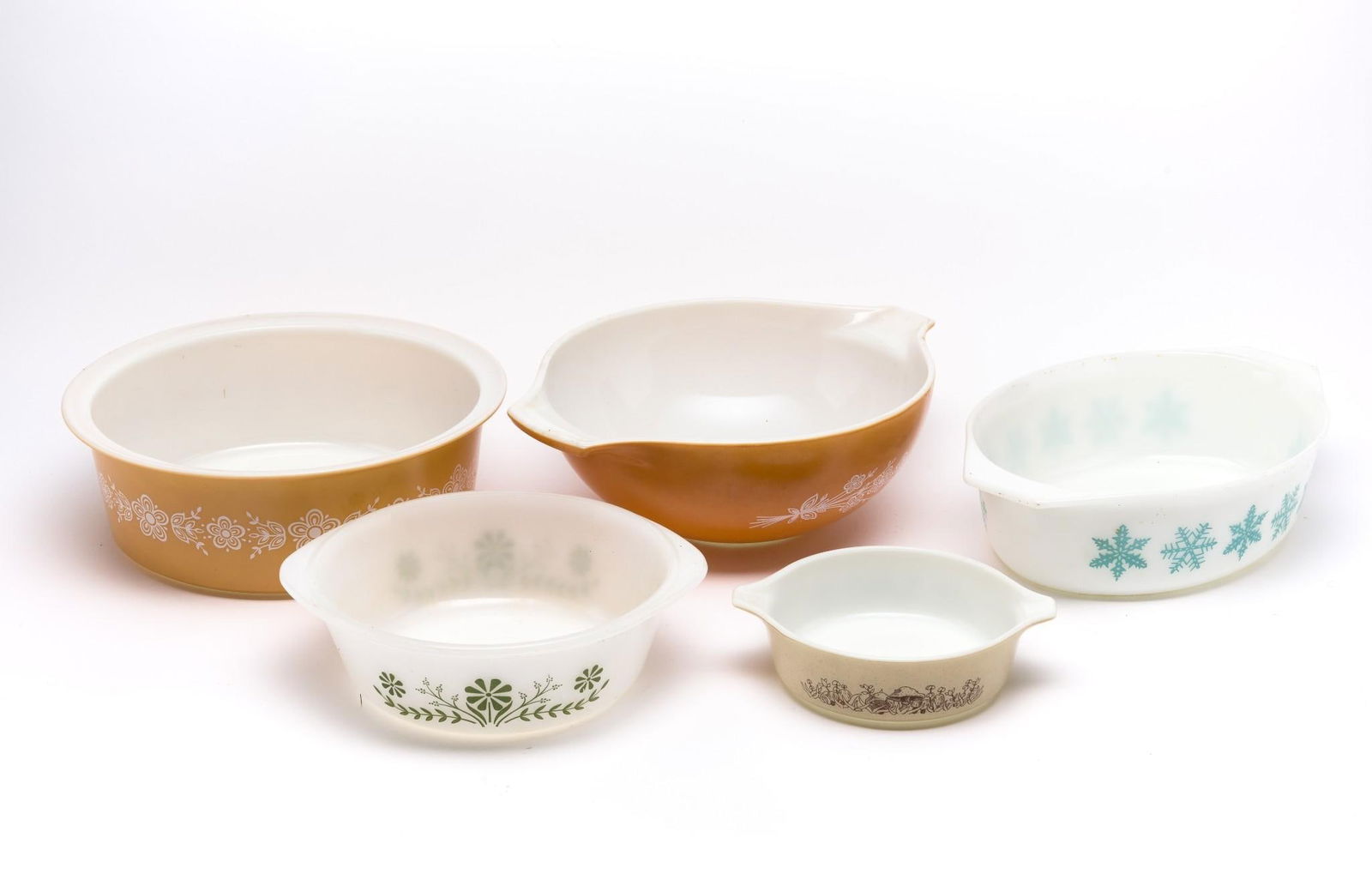 5 Pyrex Dishes (1 of 4)