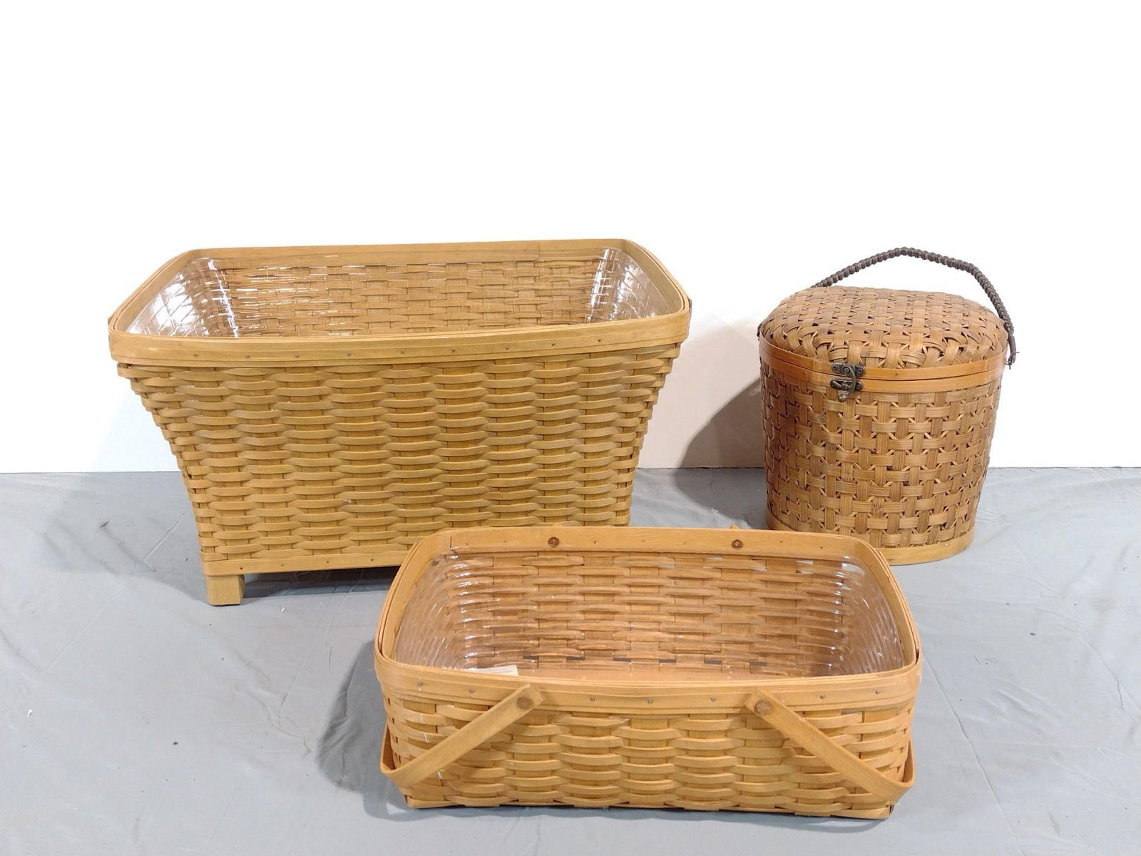 2 Longaberger Baskets & Wicker Lidded Basket (1 of 4)