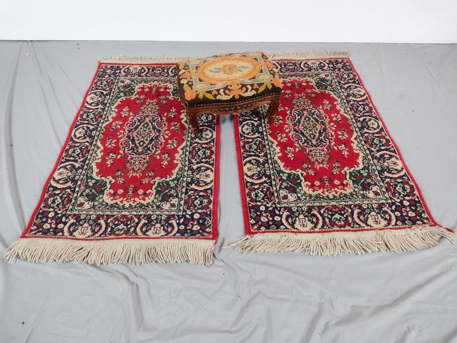 H & G Geets Stool & 2 Area Rugs (1 of 7)