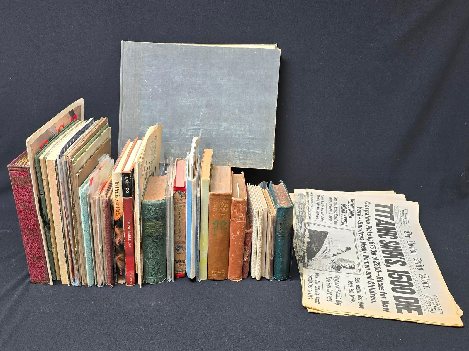 52 Pieces of Books & Ephemera Incl Titanic (1 of 11)