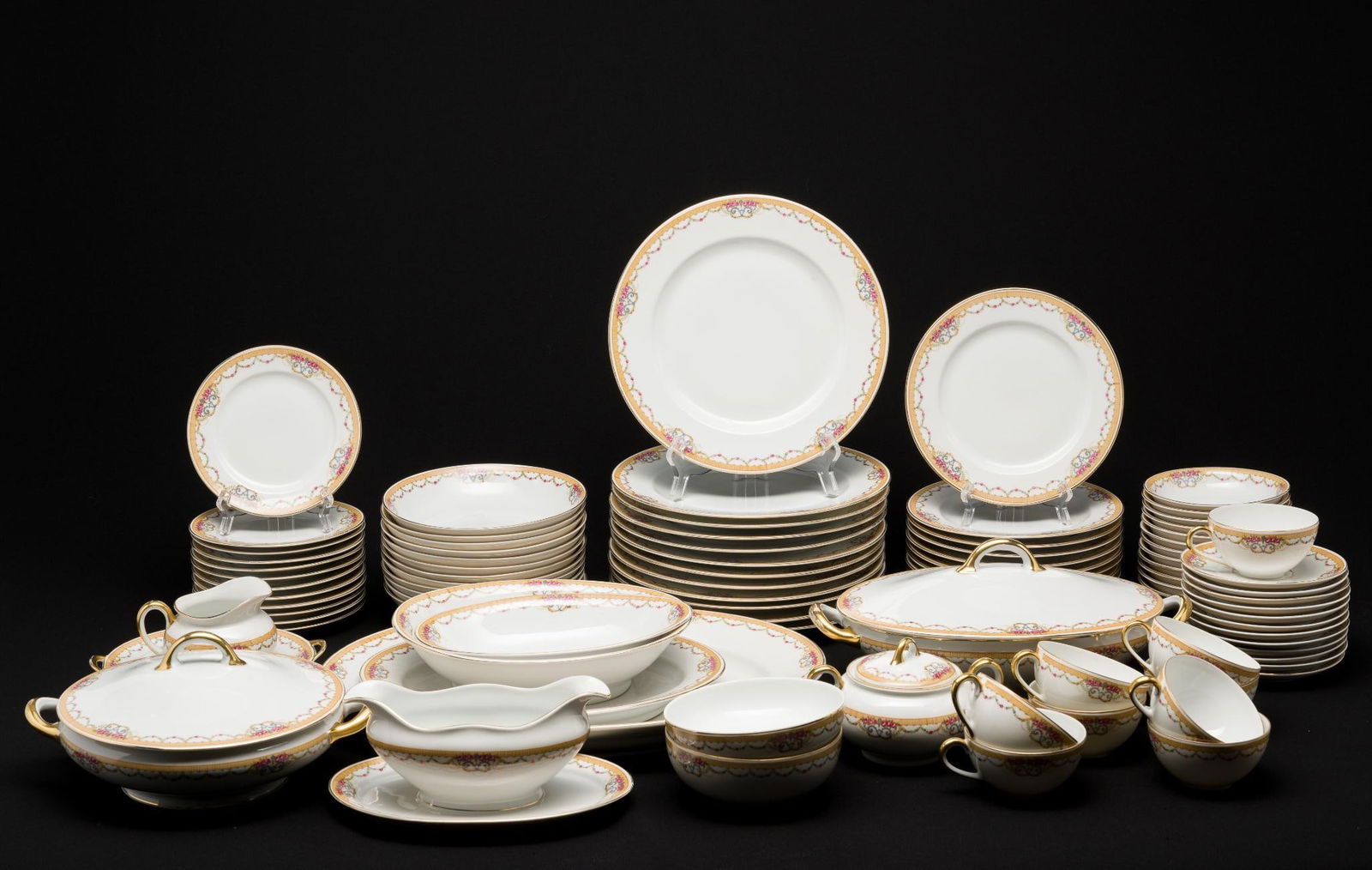 89 Pieces of Royal Bayreuth Bavaria "ROB204" China Service (1 of 12)