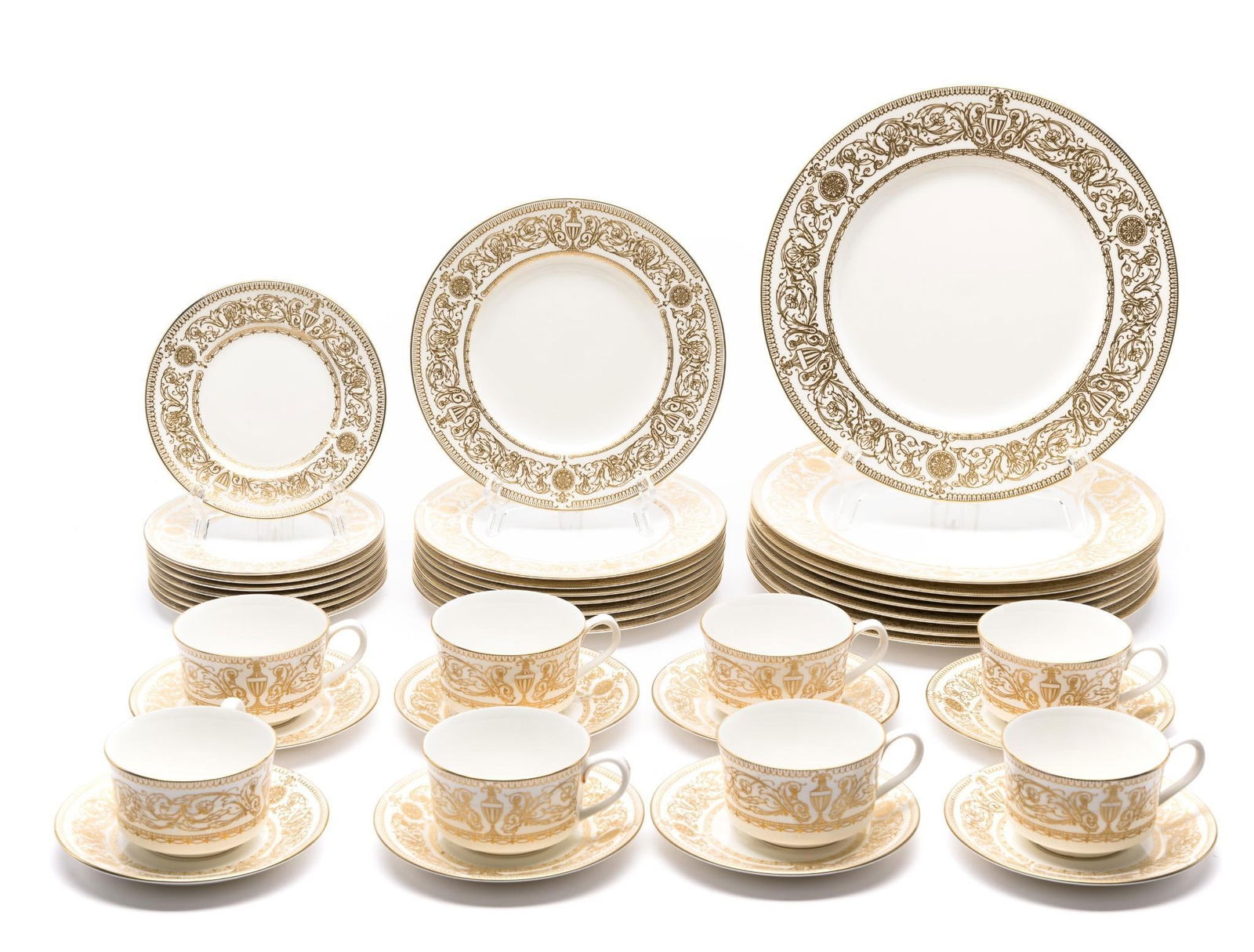 40 Pcs Royal Worcester 'Hyde Park' China: Dinner plate 10-3/4" diameter.