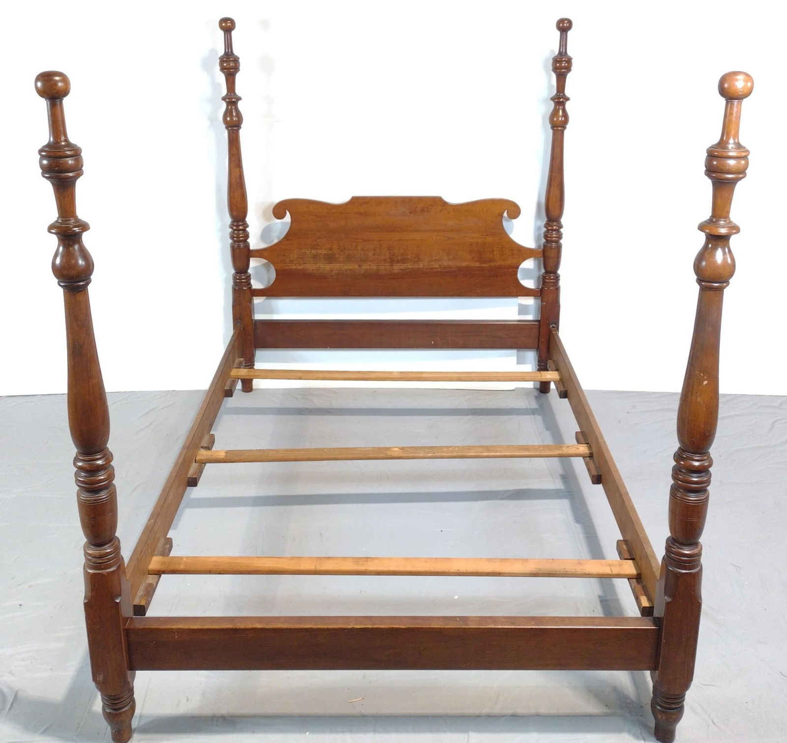 Full Size 4-Poster Bed (1 of 4)