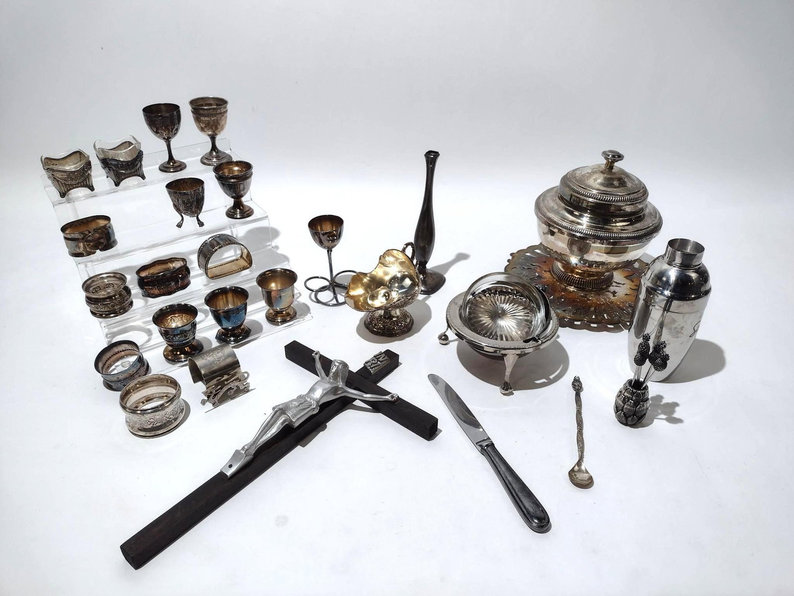 17 Pcs Silverplate: 2" to 6-1/2" wide x 1-1/4" to 6-1/2" high.