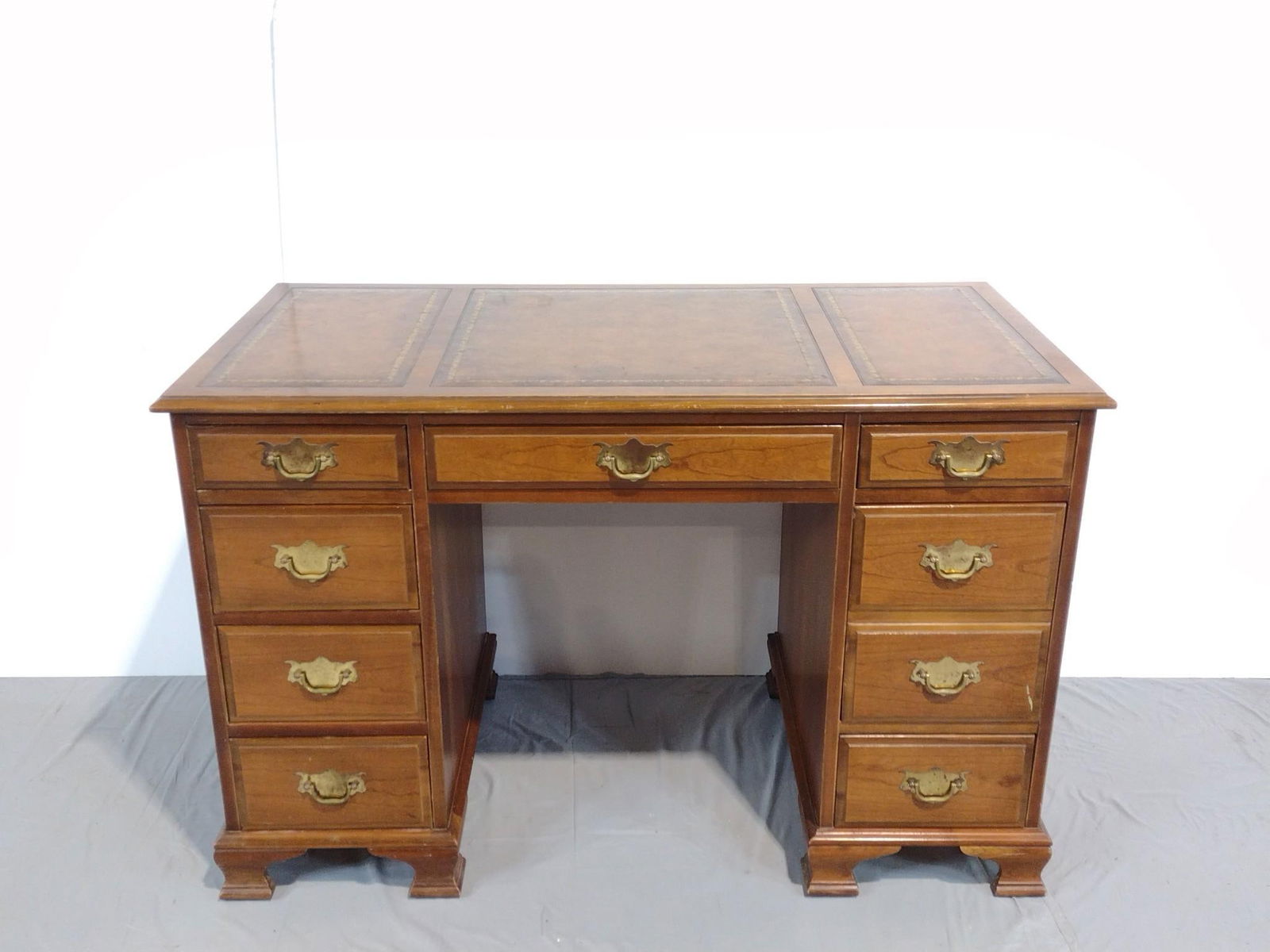 Maddox Leather Top Kneehole Desk (1 of 7)