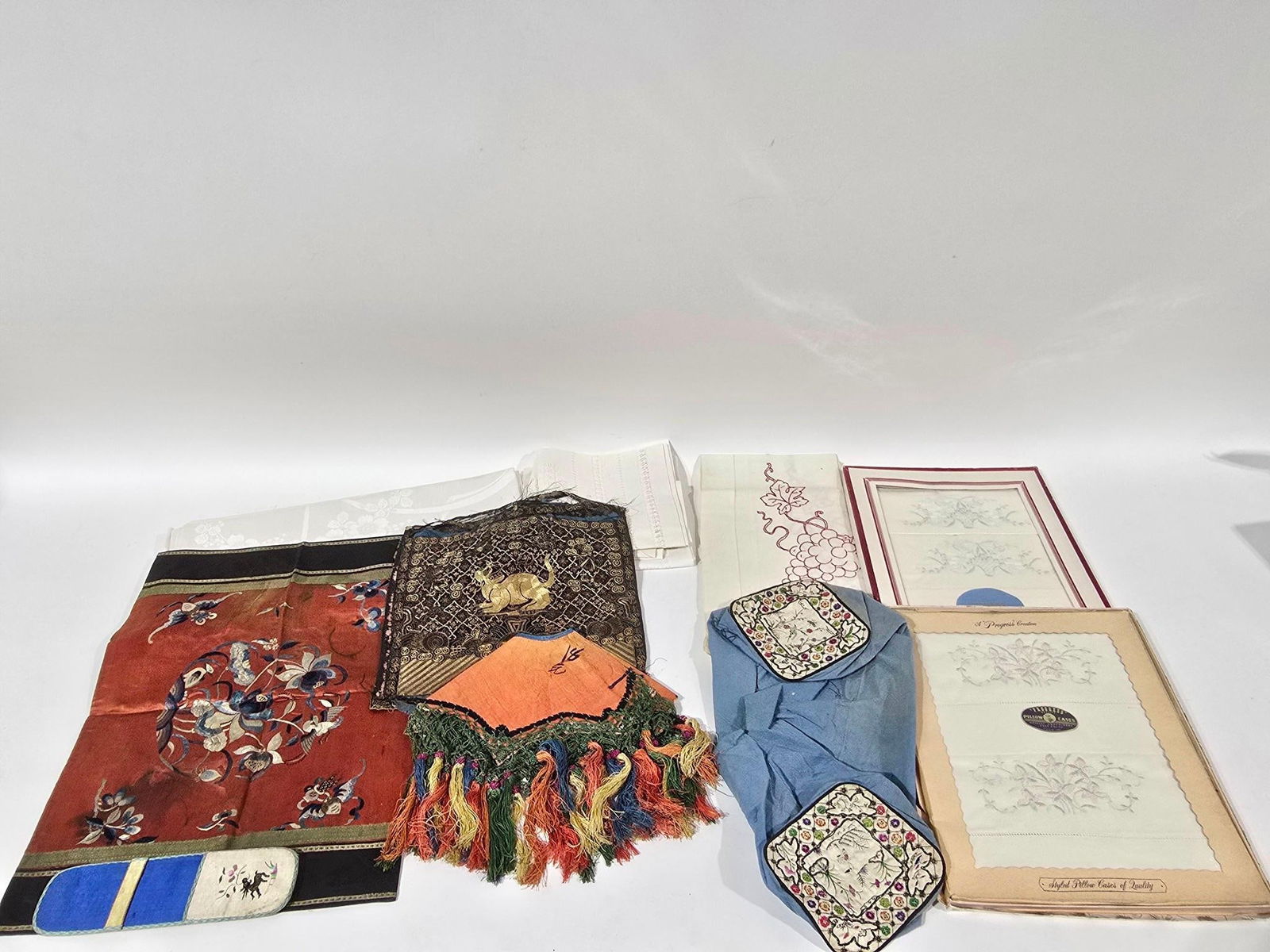 Large Grouping Vintage Linens incl Asian (1 of 9)