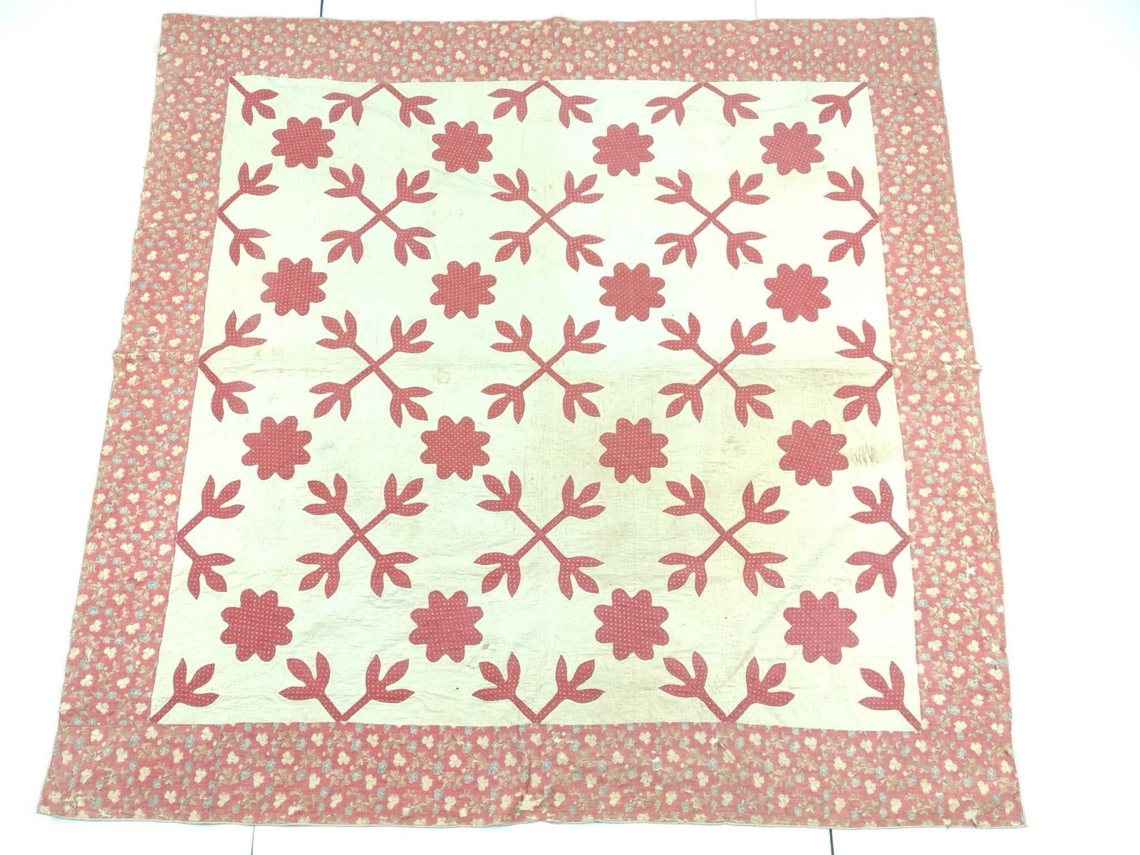 Antique Cross Tulip Quilt (1 of 7)