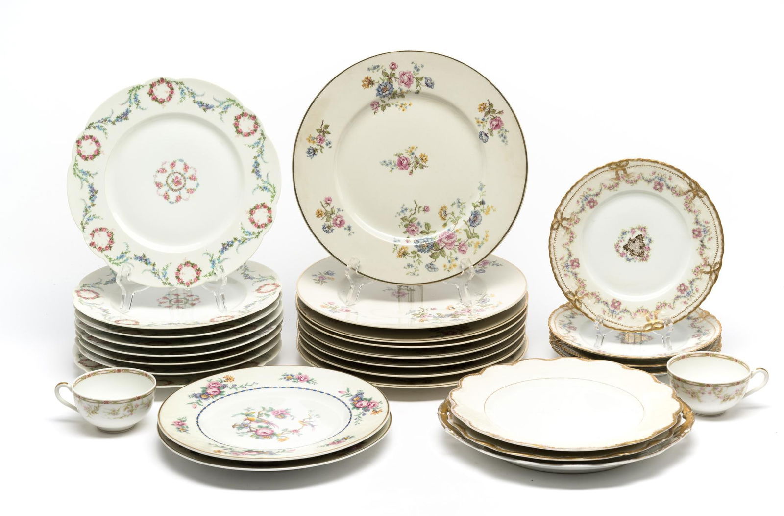 27 Pcs Limoges Dinnerware (1 of 13)