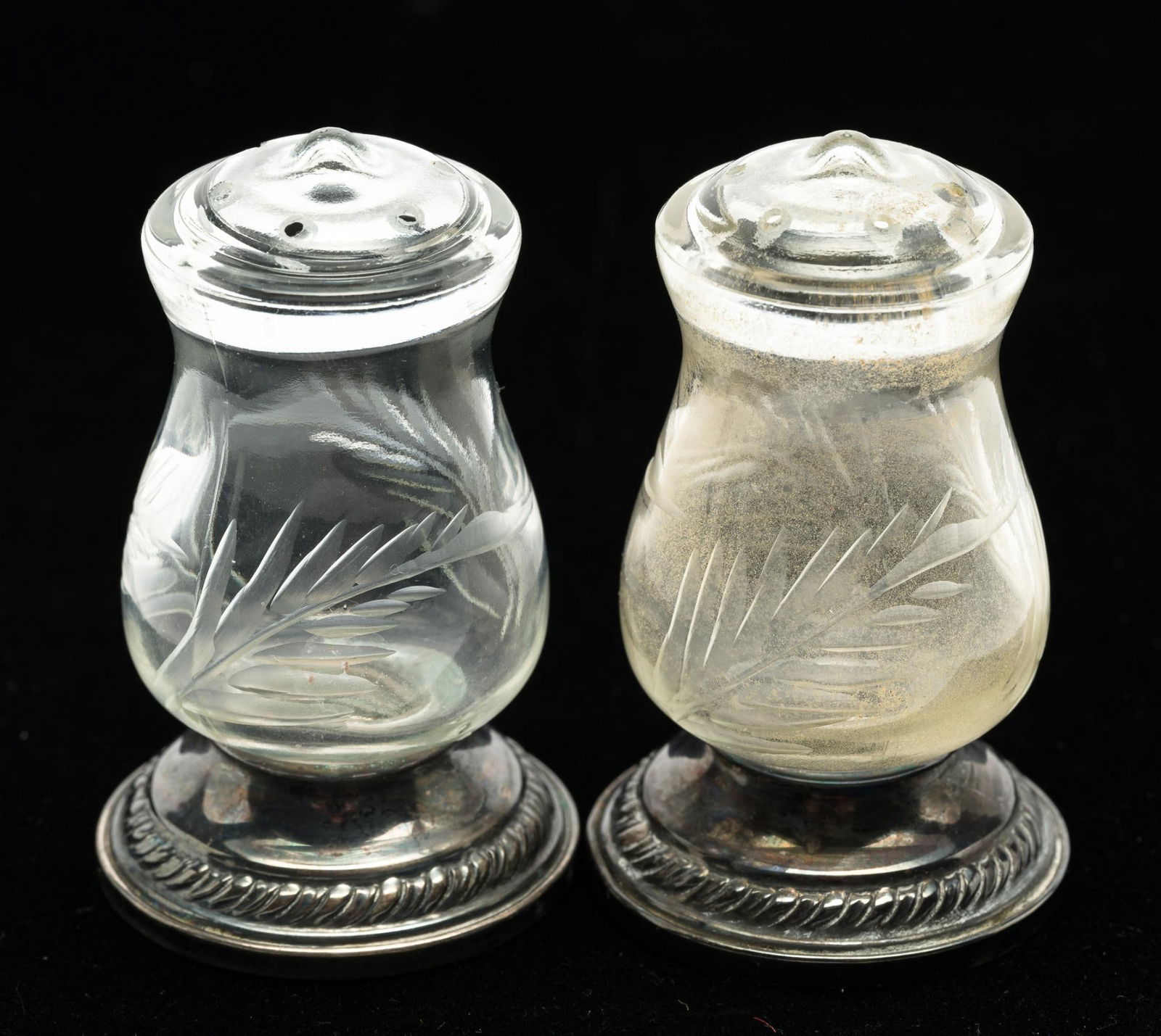 Pr. Quaker Sterling Silver &  Glass Salt & Pepper Shakers (1 of 2)