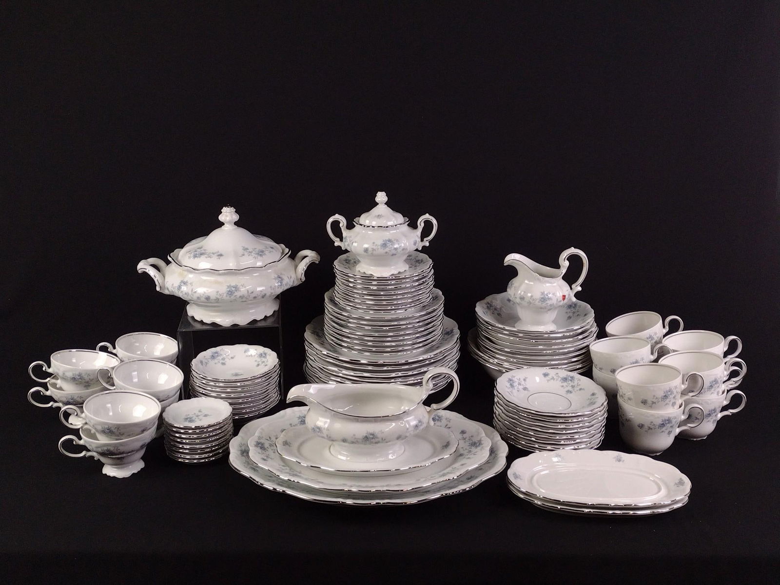 83 Pcs Johann Haviland "Blue Garland" Dinnerware: Dinner plate: 9-3/4" diameter.