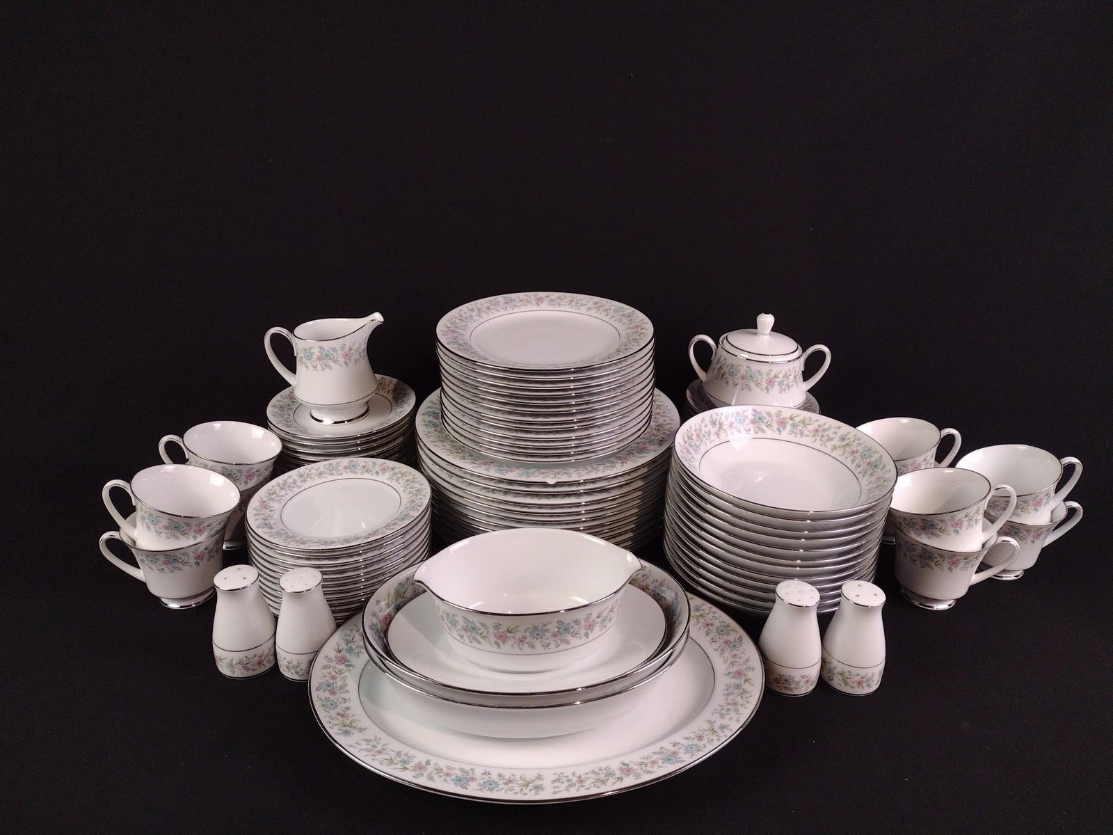 90 Pcs Noritake "Blythe" Dinnerware (1 of 6)