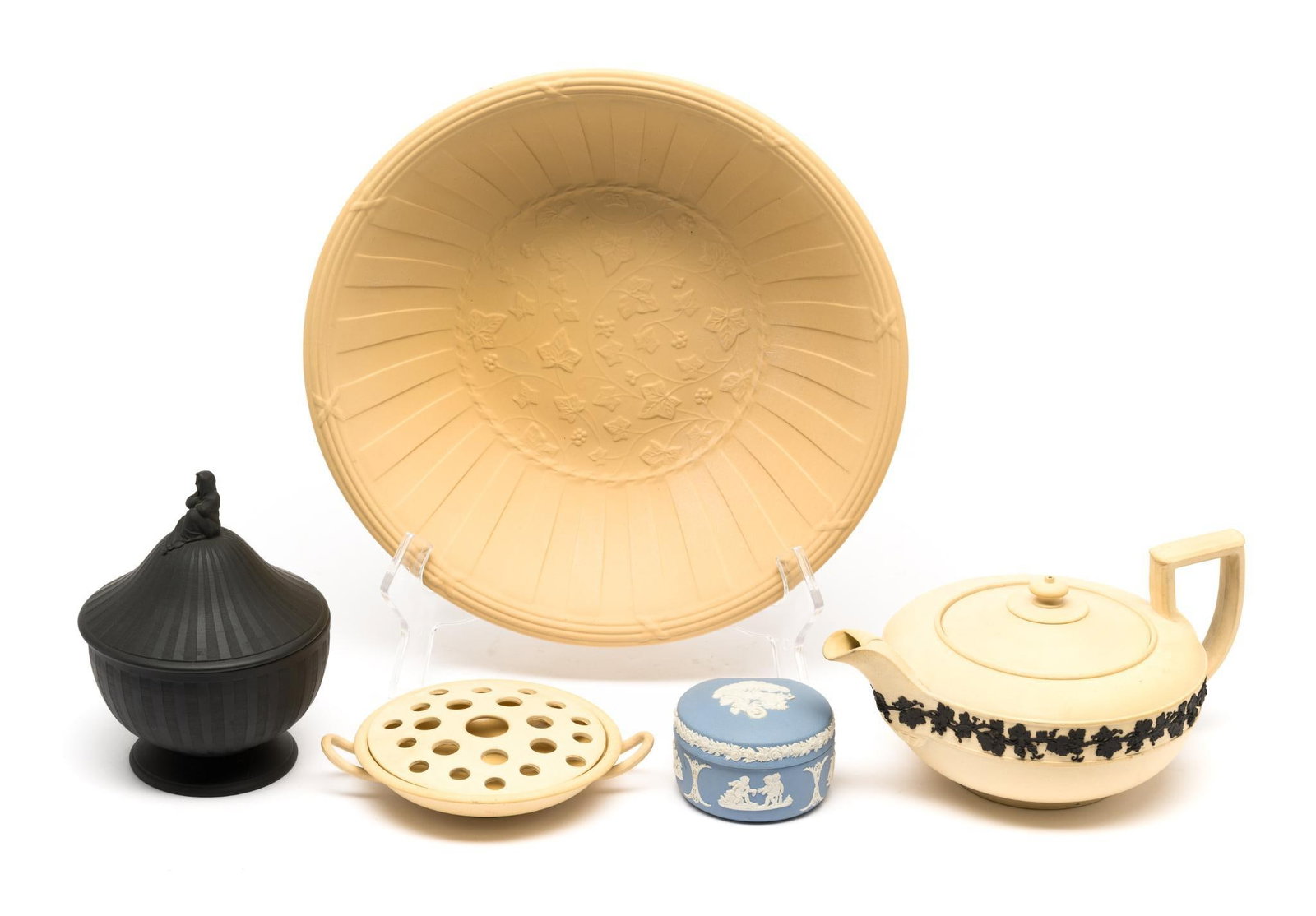 5 Pcs Wedgwood incl Figural (1 of 7)