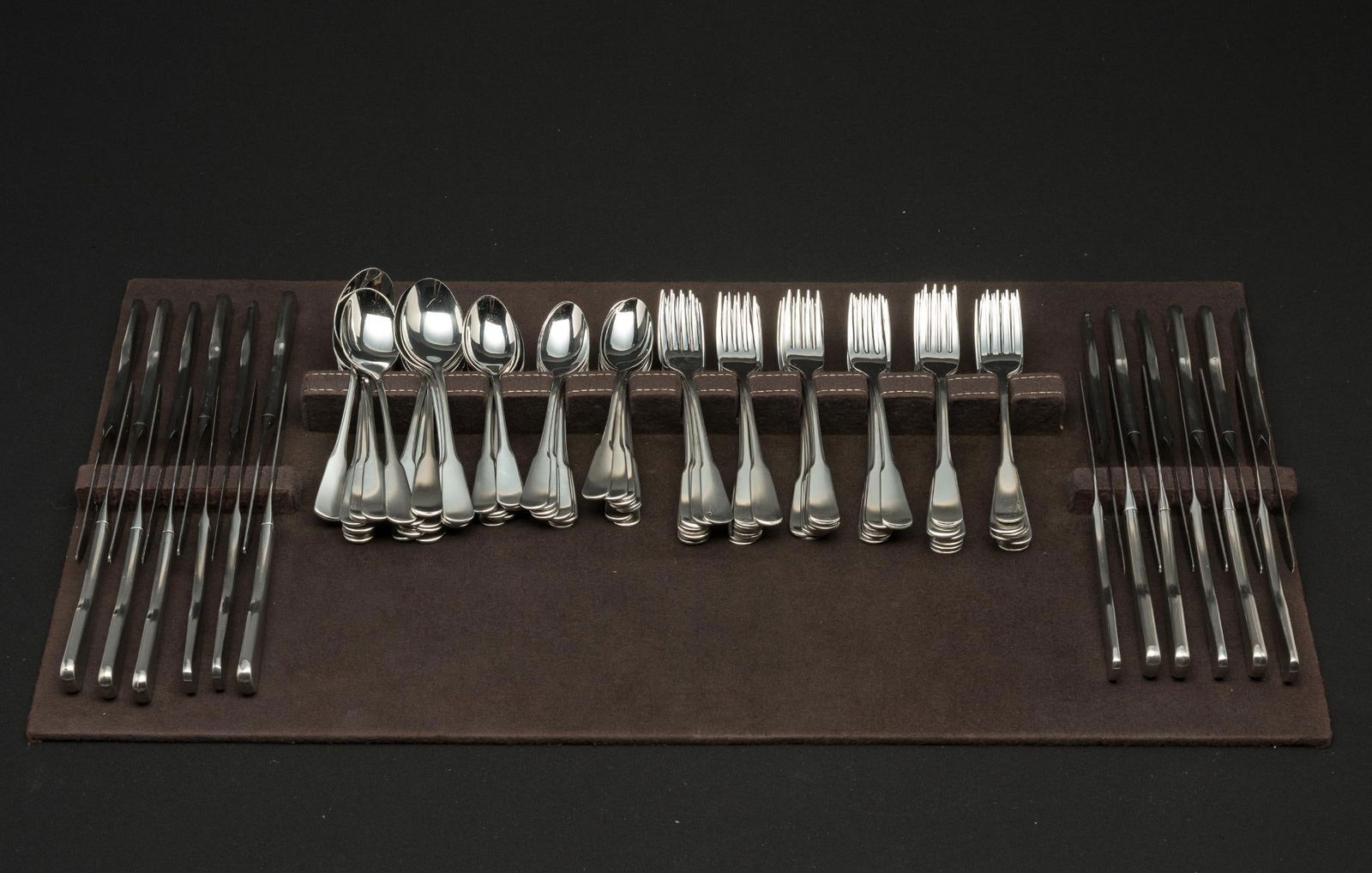 147 Pcs Oneida Stainless Steel Flatware (1 of 4)