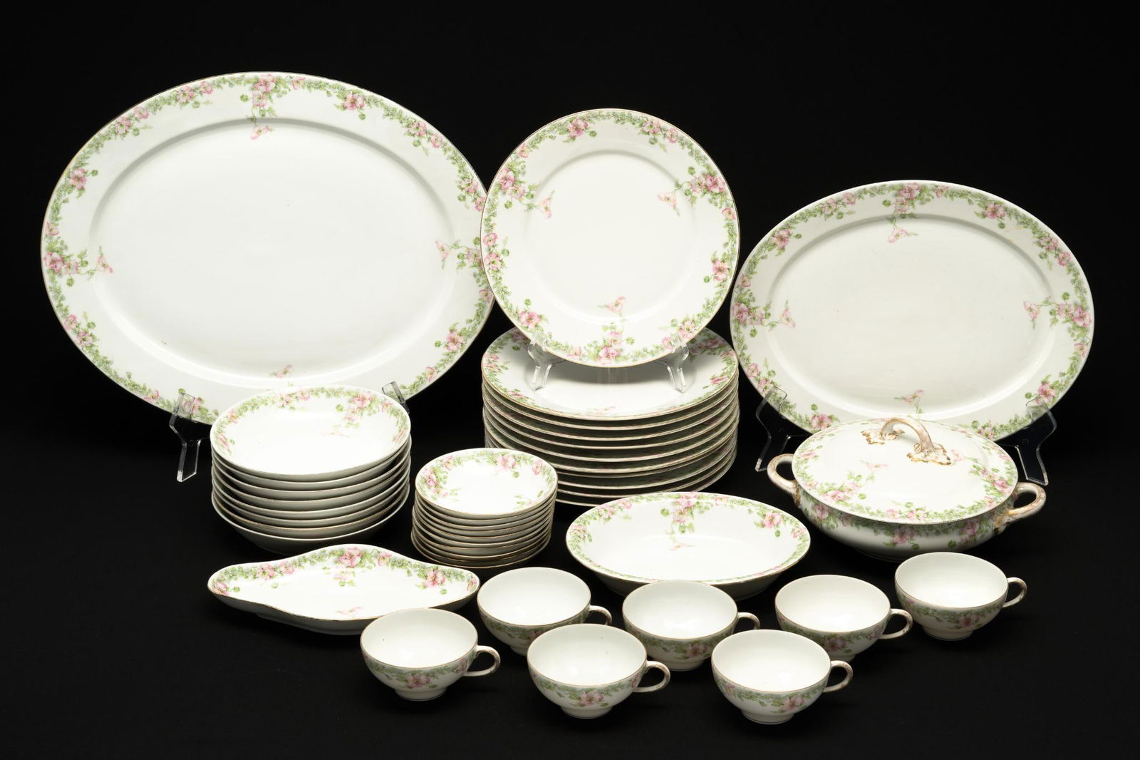 41 Pcs Limoges Dinnerware (1 of 7)